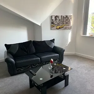 No 9 - Large 1 Bed Near Sefton Park And Lark Lane Apartment
