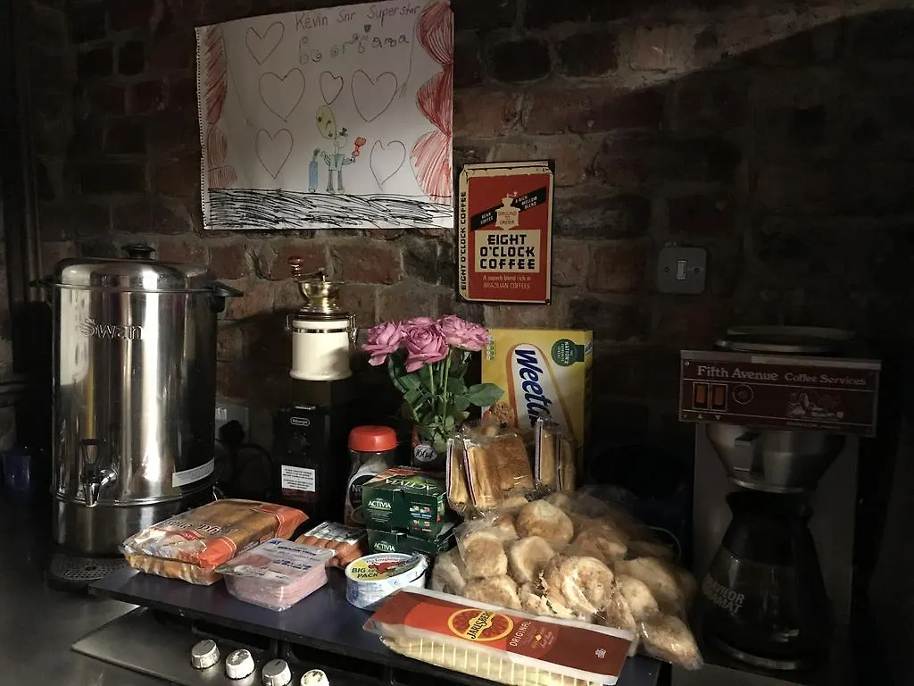 Embassie Backpackers Hostel Liverpool